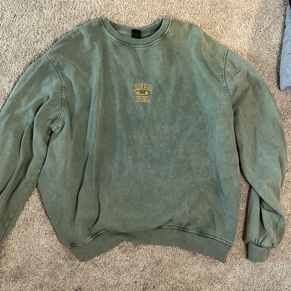 Urban outfitters green crewneck size large